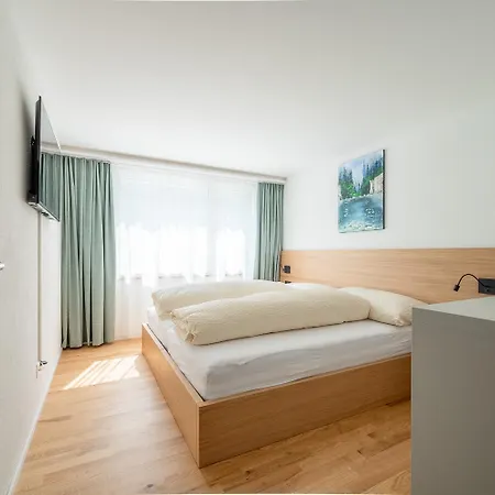 招待所 Gaestehaus Hirschen 3*