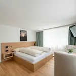 Gaestehaus Hirschen בית הארחה Schanis